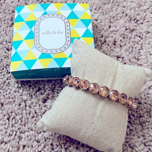 Stella & Dot Jewelry - Stella & Dot pink champagne Vida bracelet